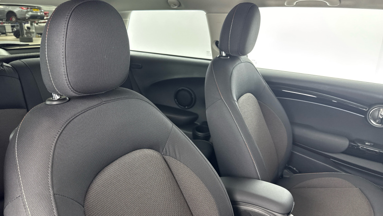 MINI Hatchback 1.5 Cooper Classic Premium 3dr Petrol Hatchback
